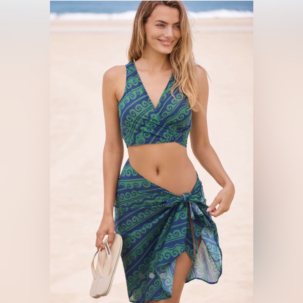 New Wave Print Tie-On Sarong Cover-Up & front crop top set One Size Anthro
